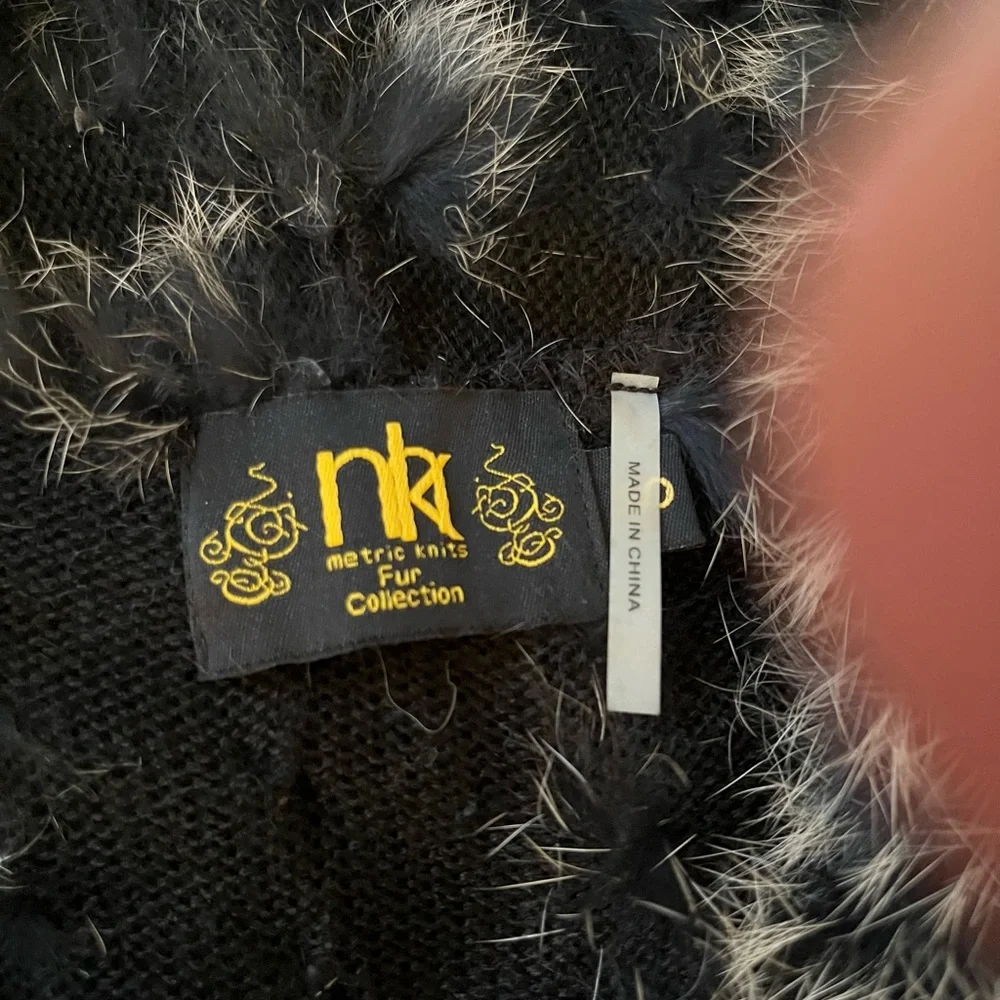 💯 Rabbit Fur Vest in Black and White, Front Hook Clasp - Picture 3 of 7